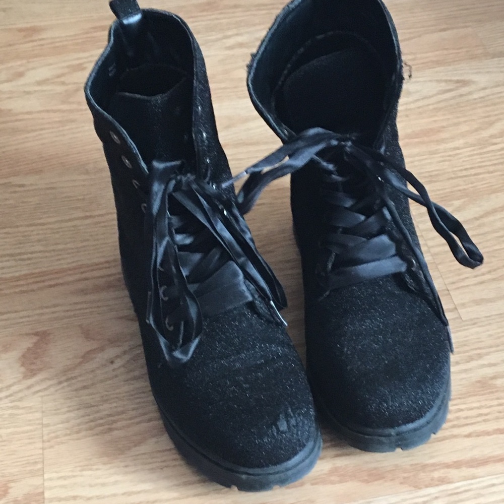 Dirty laundry boots 8.5